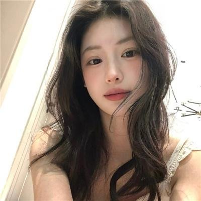 穿着旗袍的女孩